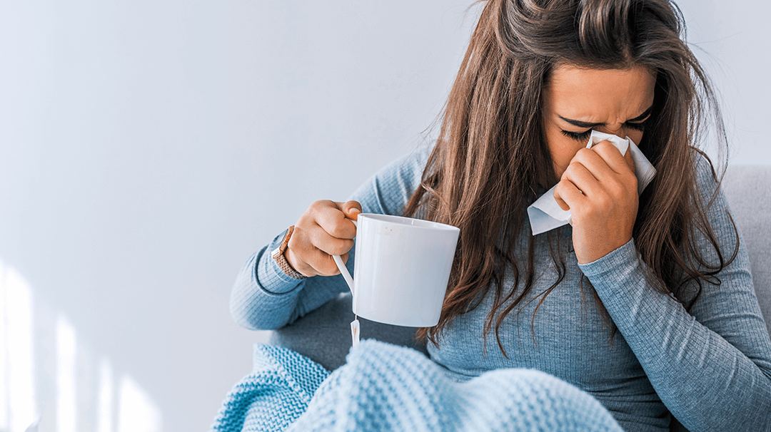 ¿Cómo diferenciar el COVID-19 de una gripe o un resfriado?